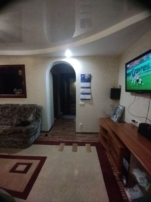 Продам дачу поруч з містом.