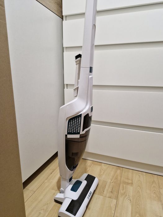 Aspirador vertical ( como novo )