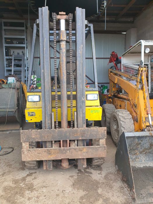 Wózek widłowy Linde - duży ciężki wózek