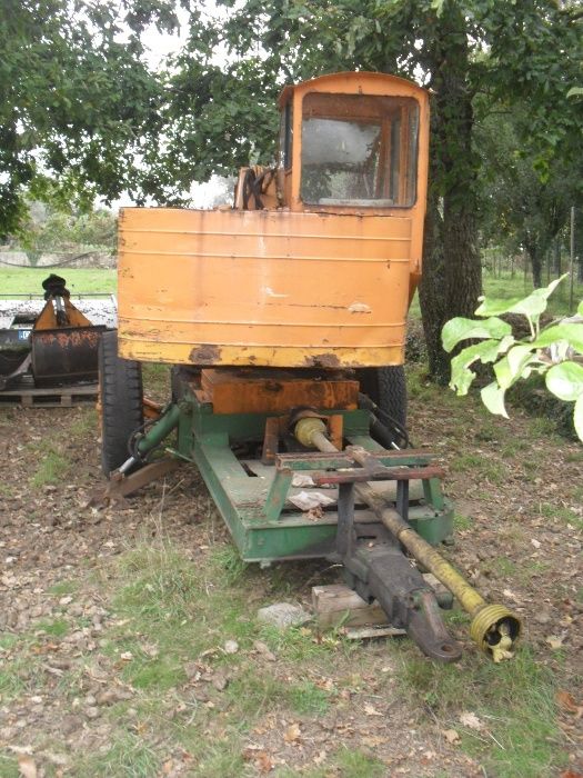 Reboque grua/rectro para acoplar atrás do tractor