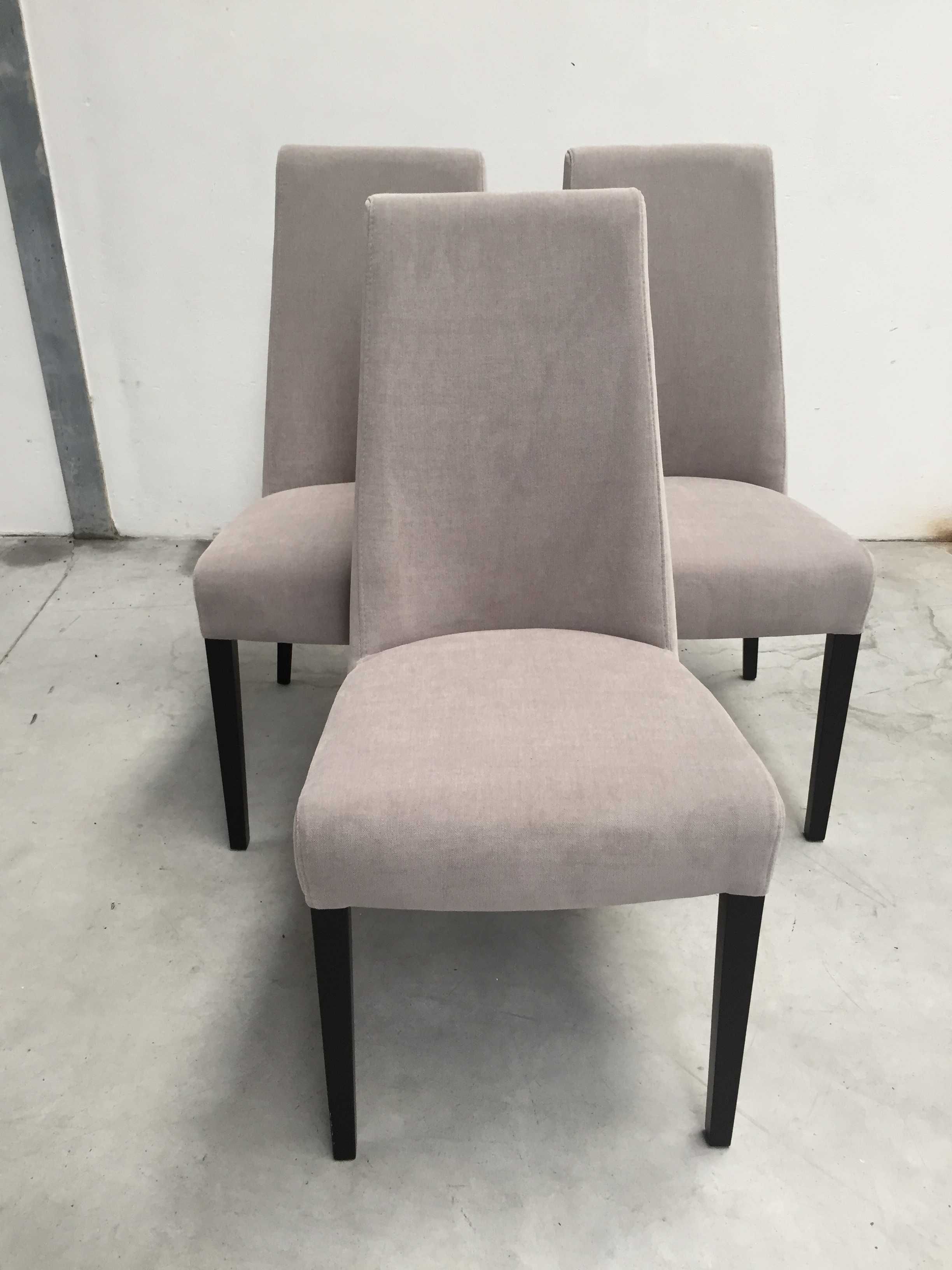 3- Cadeiras com tecido lavável