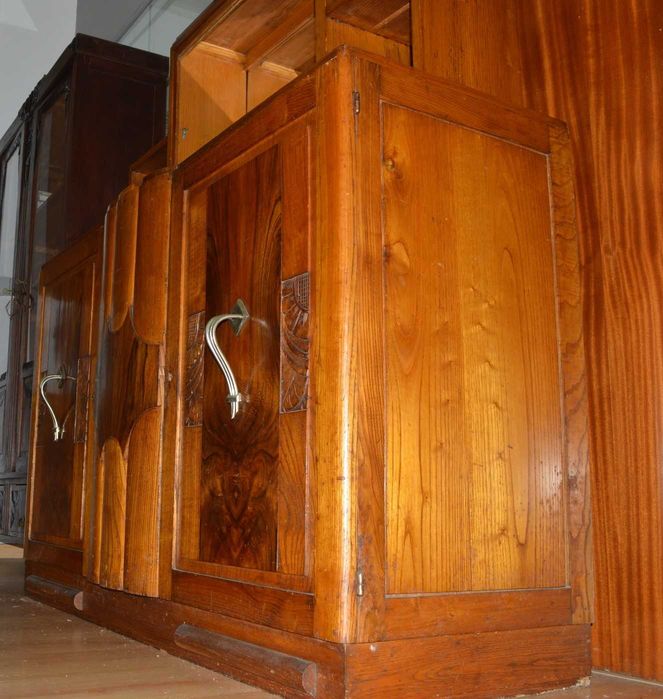 Aparador de sala com alçado "Queen Anne"