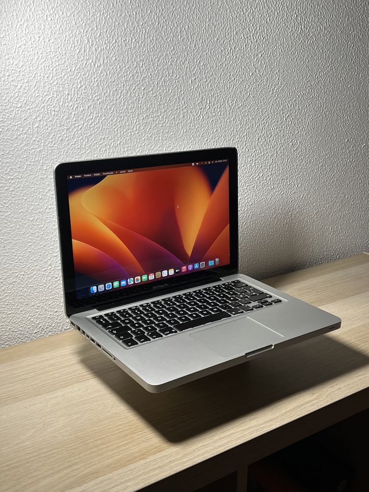 MacBook Pro 13”Core i5 2.5 Dual-Core | 12GB RAM | 256GB SSD SamSung EV