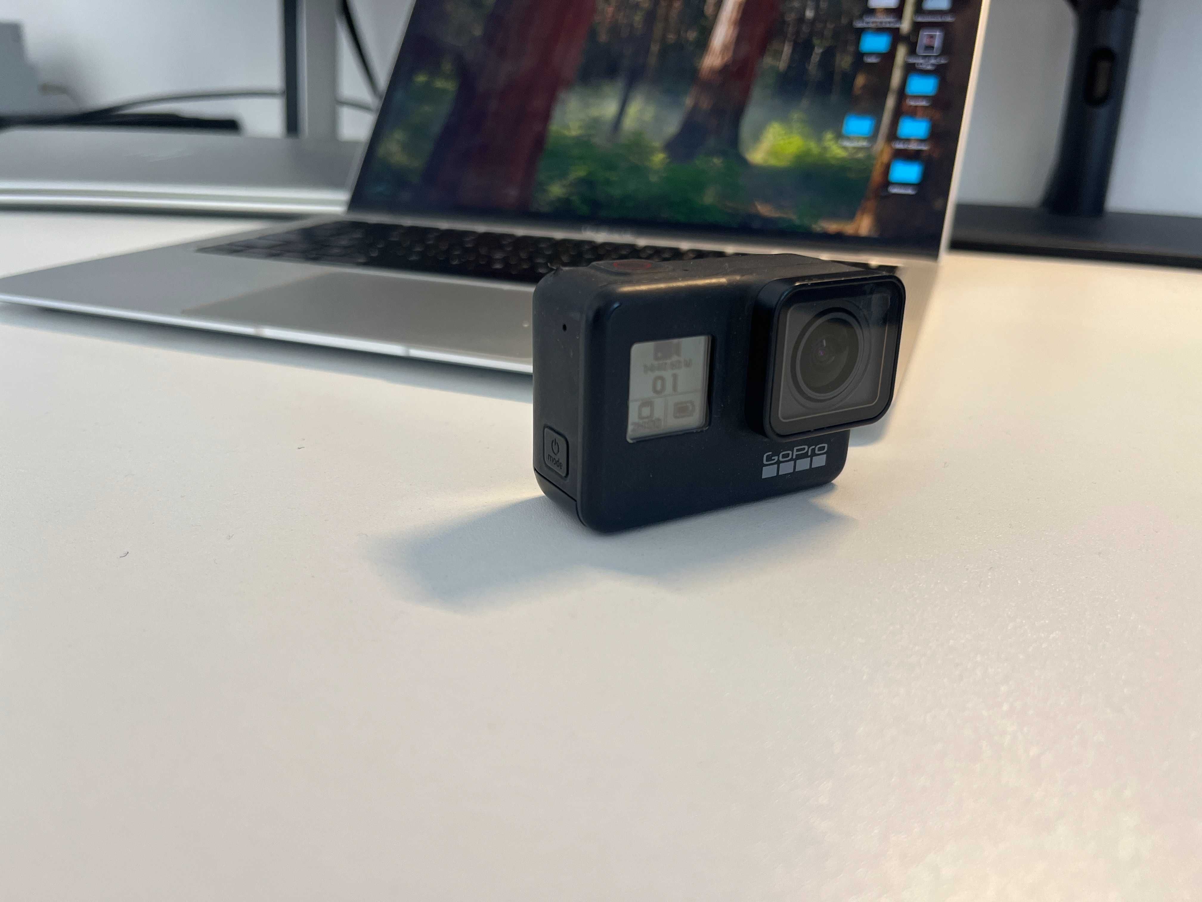 GoPro 7 Black + 2 baterie + mnóstwo dodatków