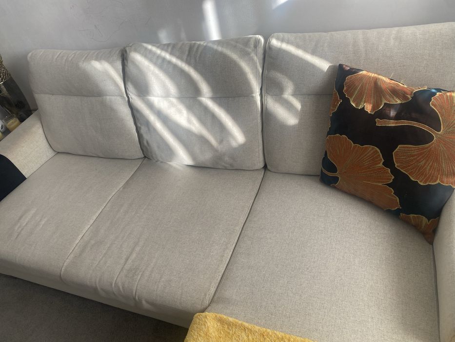 Sofá IKEA 3 lugares – Confortável, moderno e em ótimo estado!