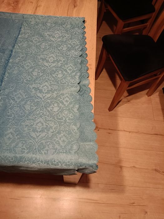 Piękny obrus jak nowy