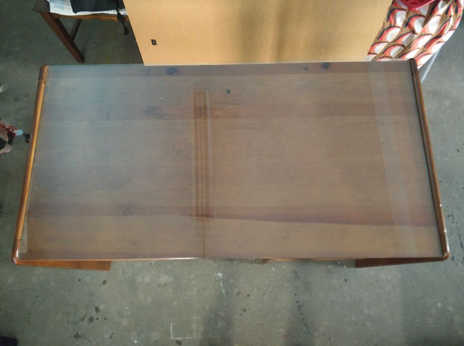 Secretária em madeira maciça com estante