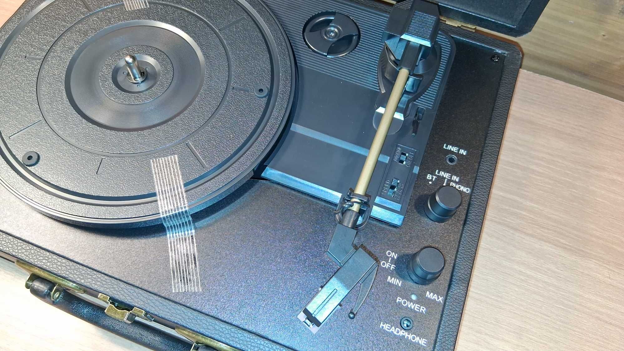RETROLIFE R609 - Vintage Suitcase Bluetooth Turntable - Czarny