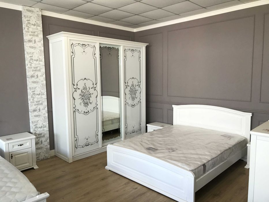 Кровать белая деревянная со склада, меблі для спальні в Одесі