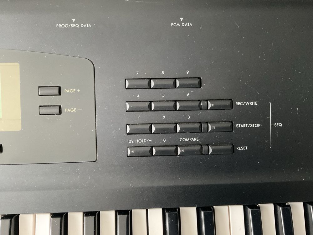 Продам синтезатор Korg 01/w fd