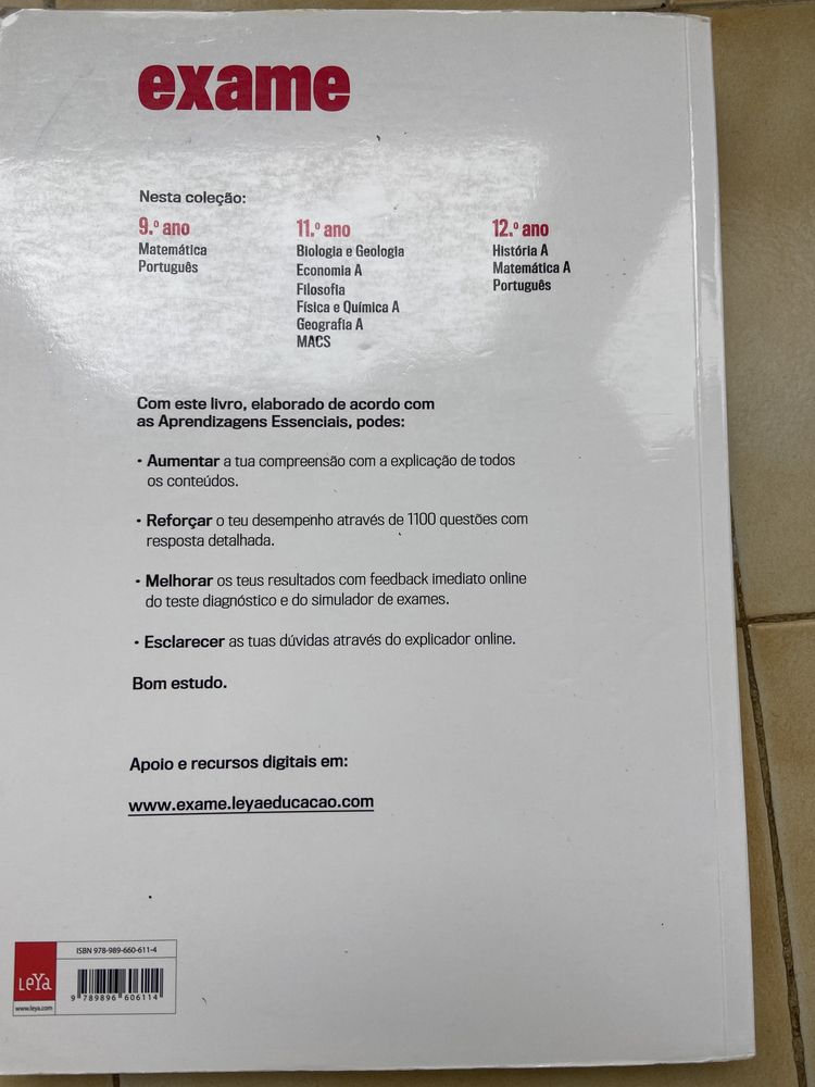 Livro deFisica e Quimica A 11 de preparação  para exames