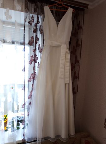 Платье нарядное (свадебное)