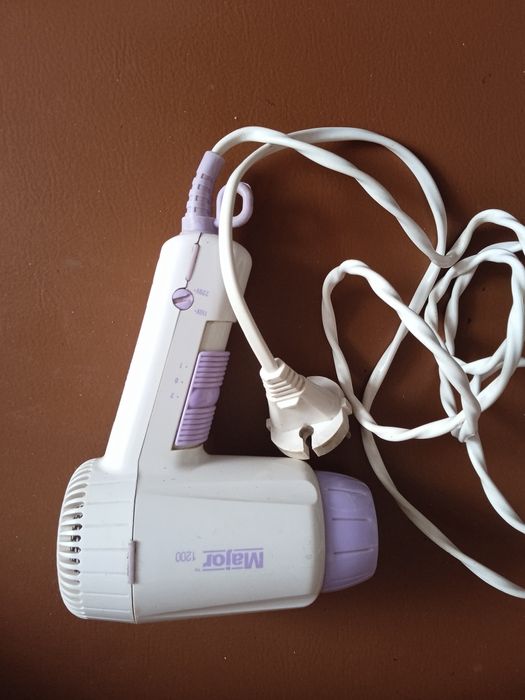 Випрамляч для волосся та фен