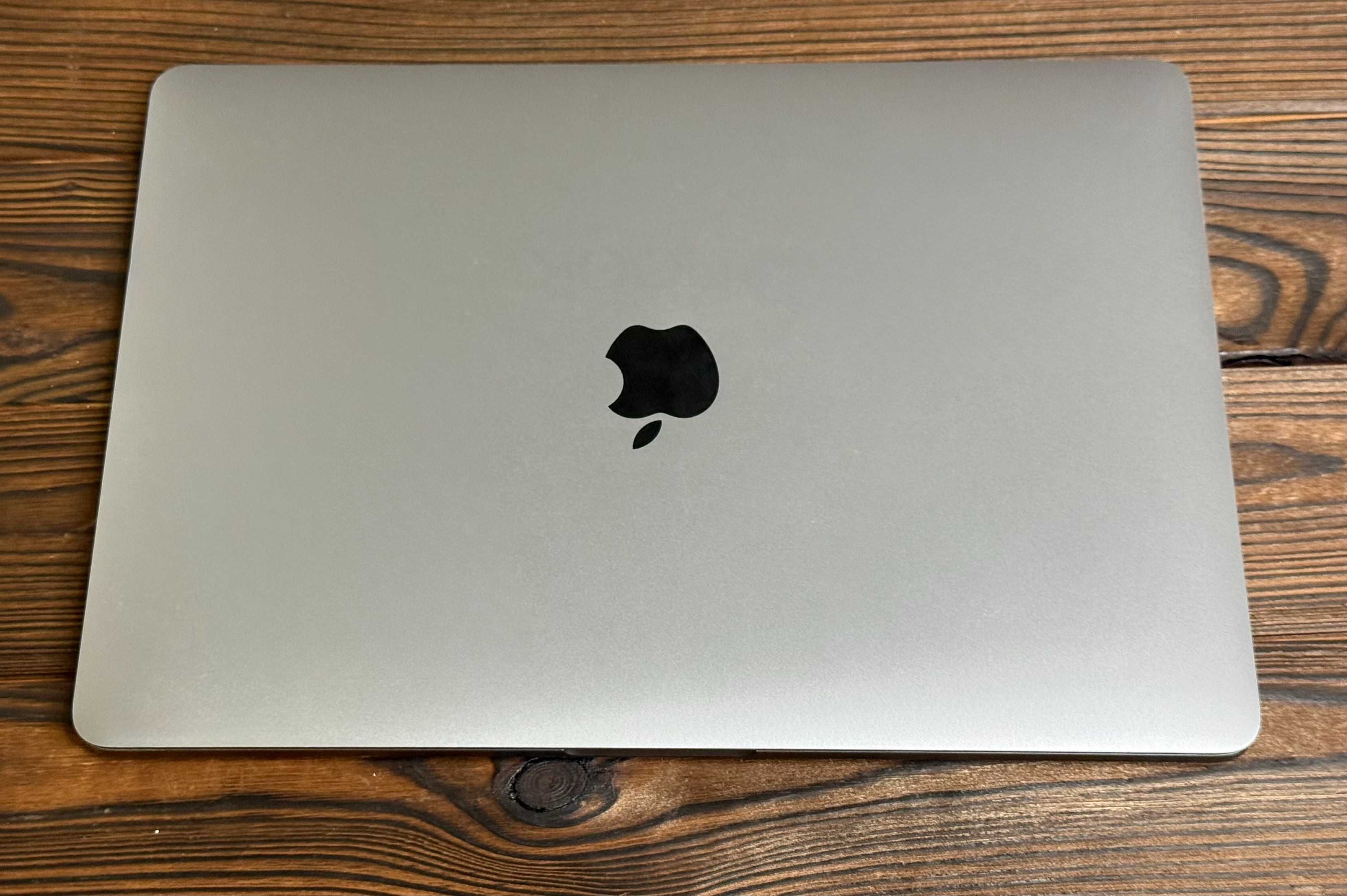MacBook Pro 13" Space Gray Mid 2020 M1 (16/512) - 570 $$ EmojieStore