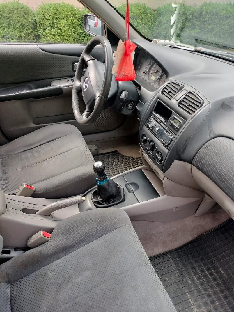 Mazda 323Fsport 5 drzwiowa czytaj opis