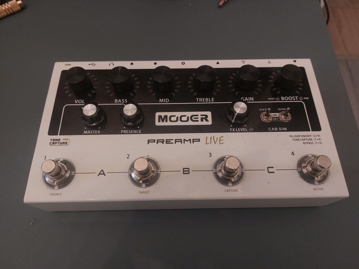 Pedal de guitarra Mooer Preamp Live