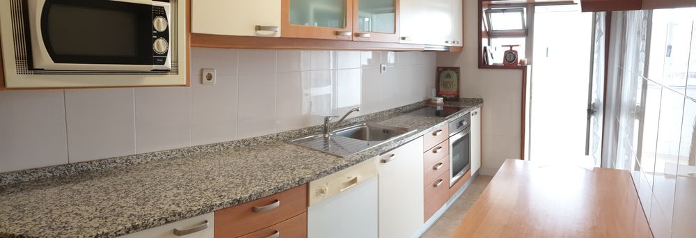 Aluga-se quarto no Padrão da Légua