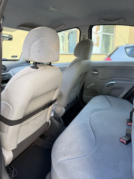 Auto Citroen C3 srebrny / 2004 / hatchback / benzyna