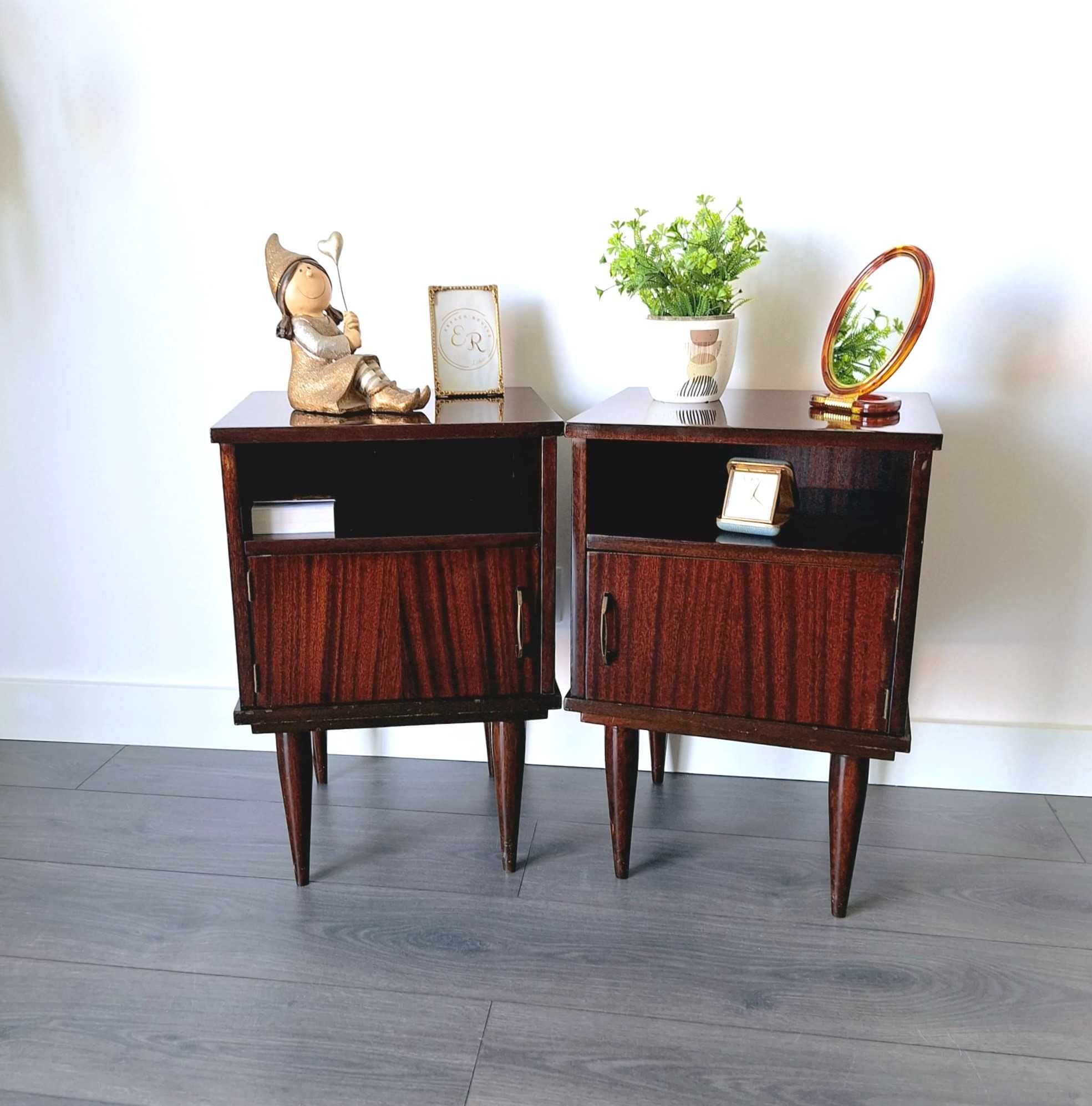 Mesas de cabeceira vintage. Vintage bedside tables