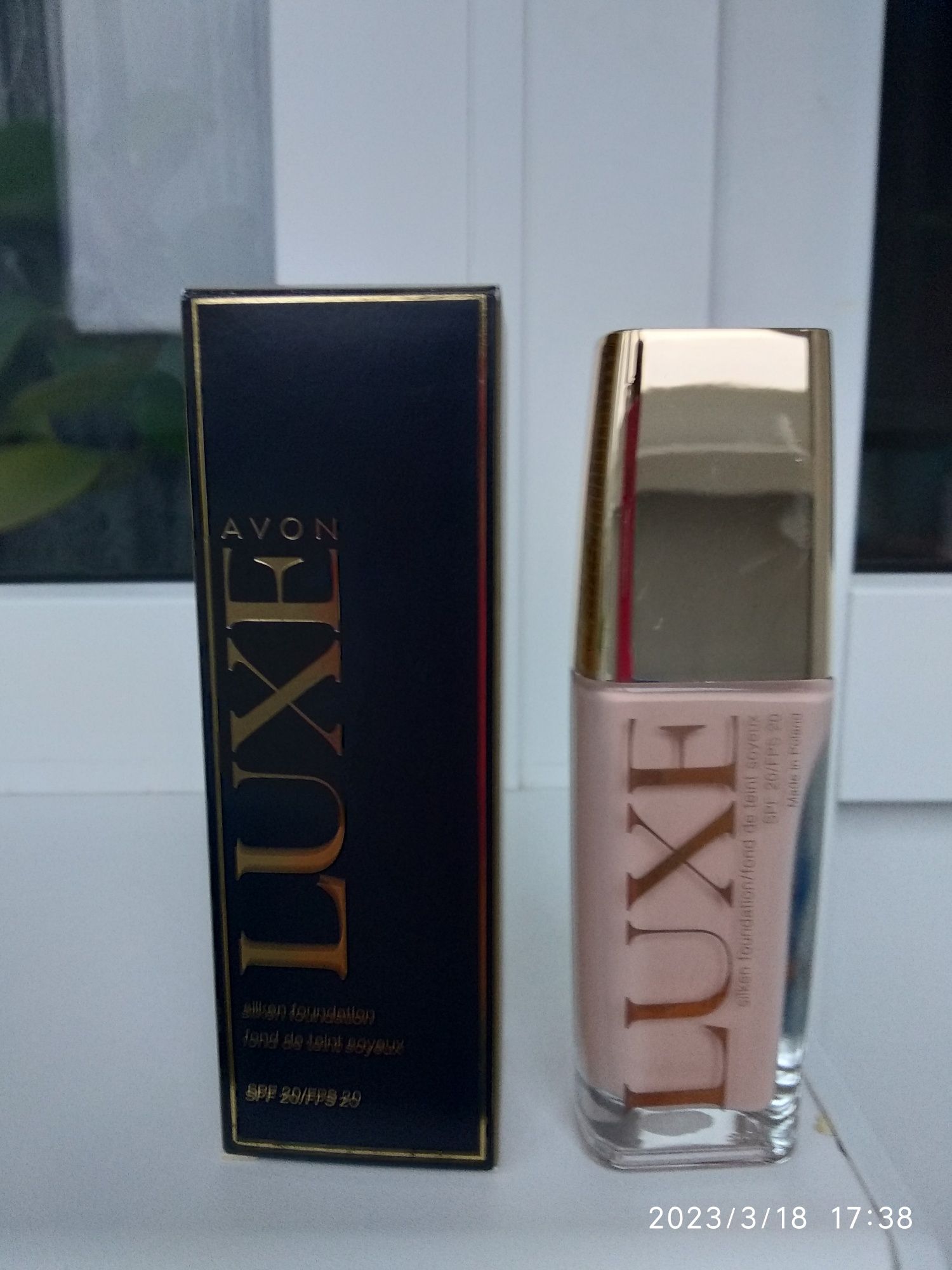 Тональный крем для лица Avon Luxe SPF20 Porcelain, 30 мл , Польша