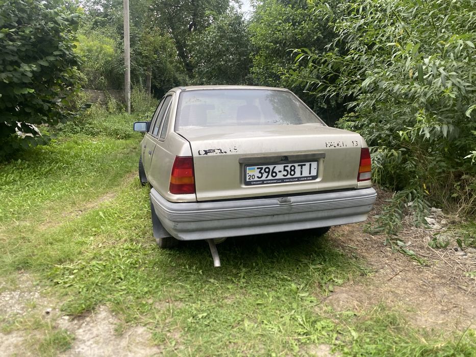 Opel kadett бензин 1.3