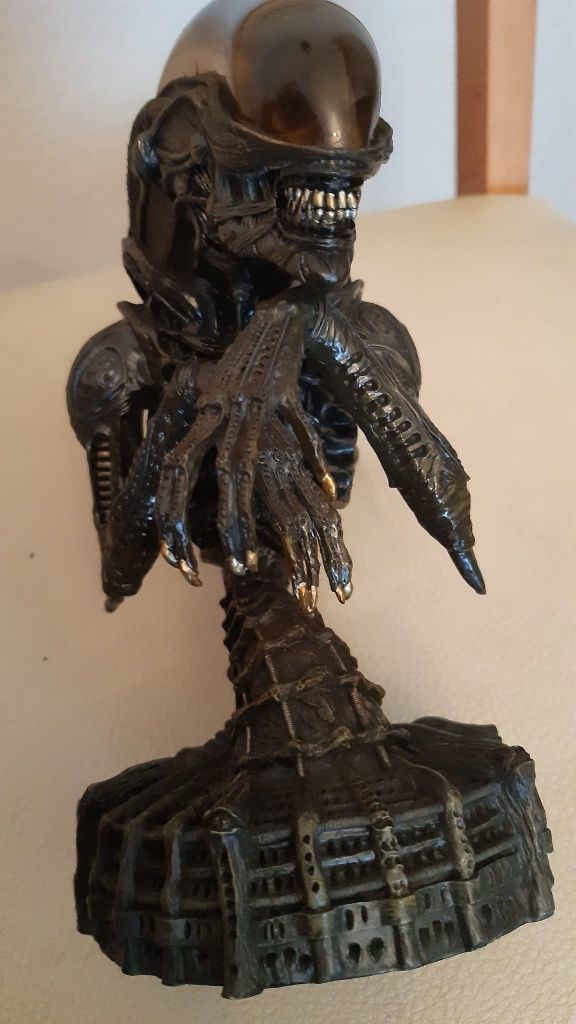 Figura alien em resina