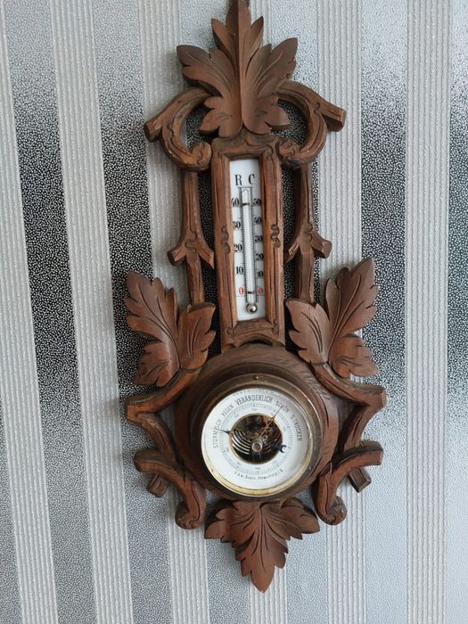 Stary sprawny barometr