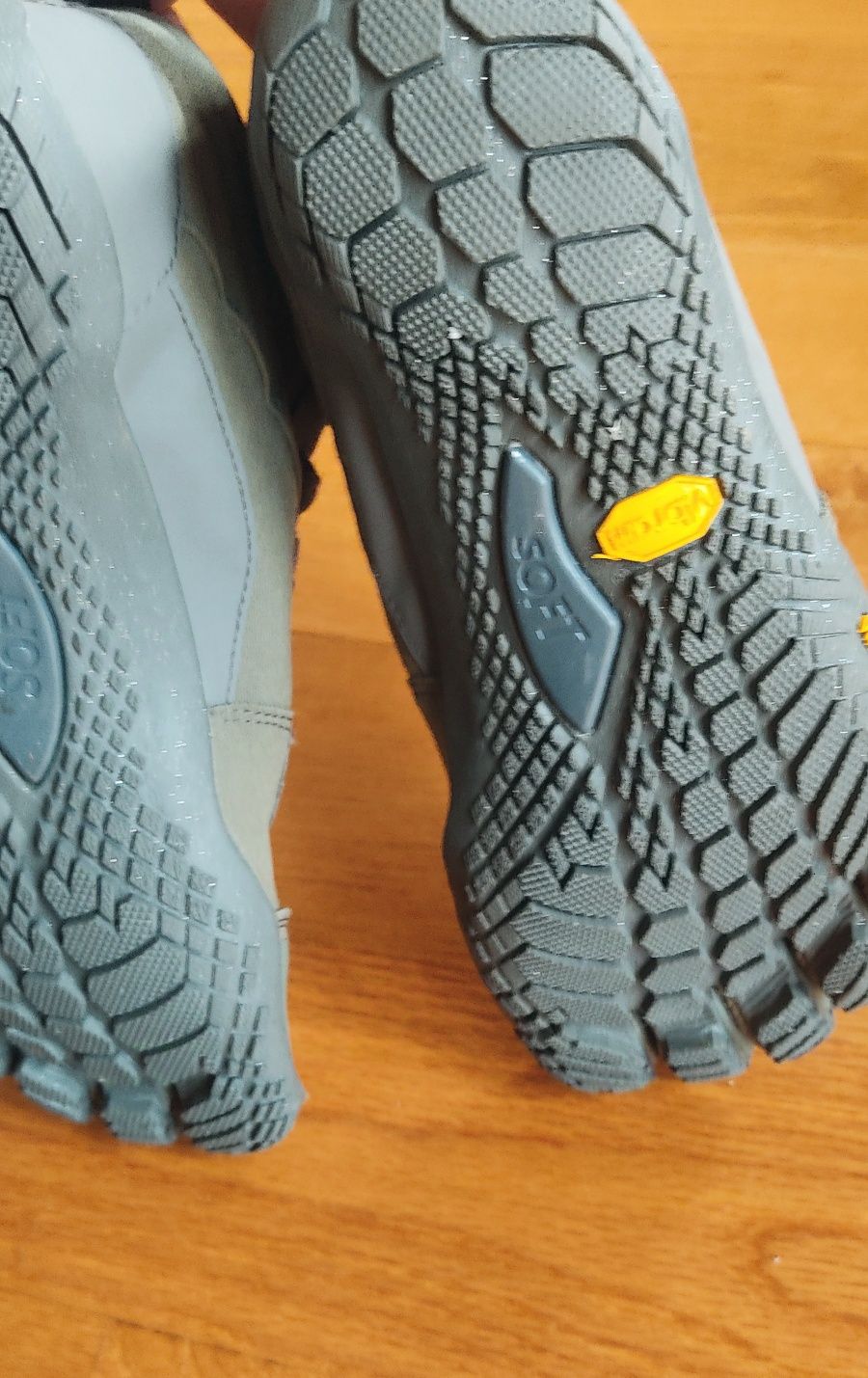 Vibram V-Trek Isolado