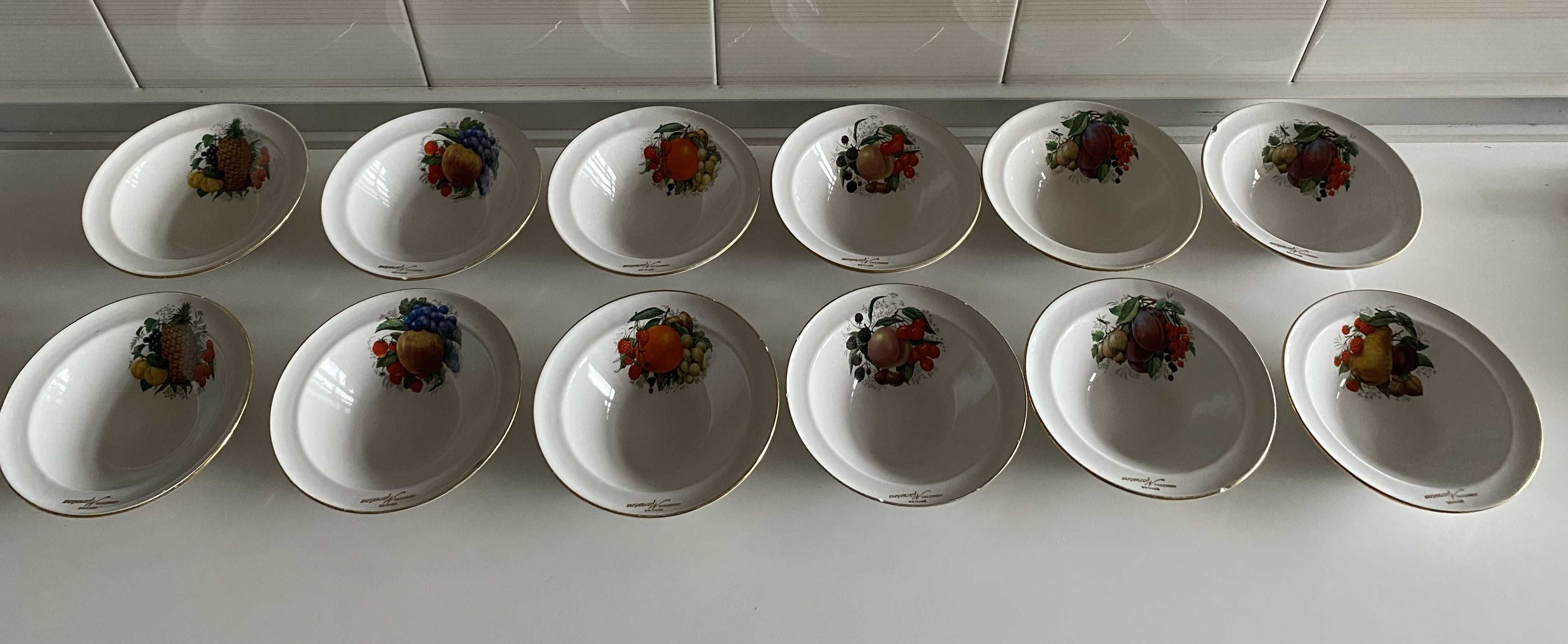 Louças antigas com estampa de frutas