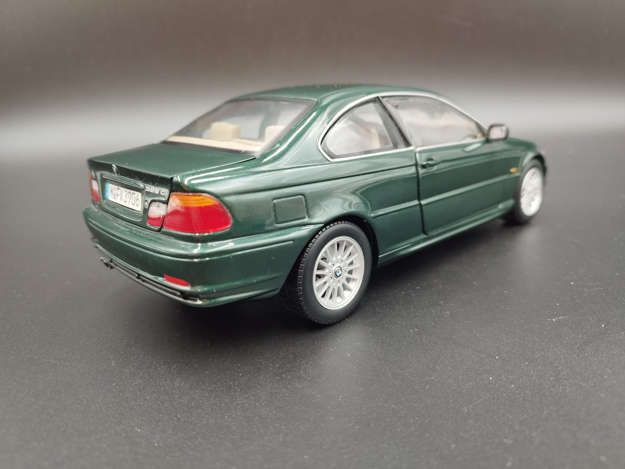 1:18 Kyosho BMW E46 328 Ci model