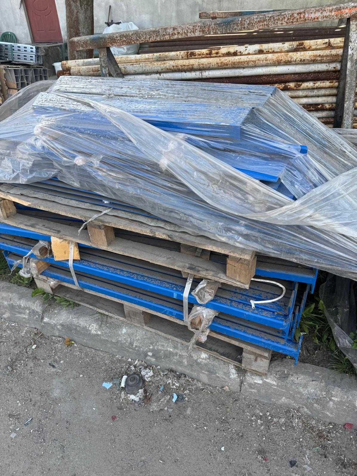 Prasa belująca do surowców i odpadów wraz z taśmociągiem podającym