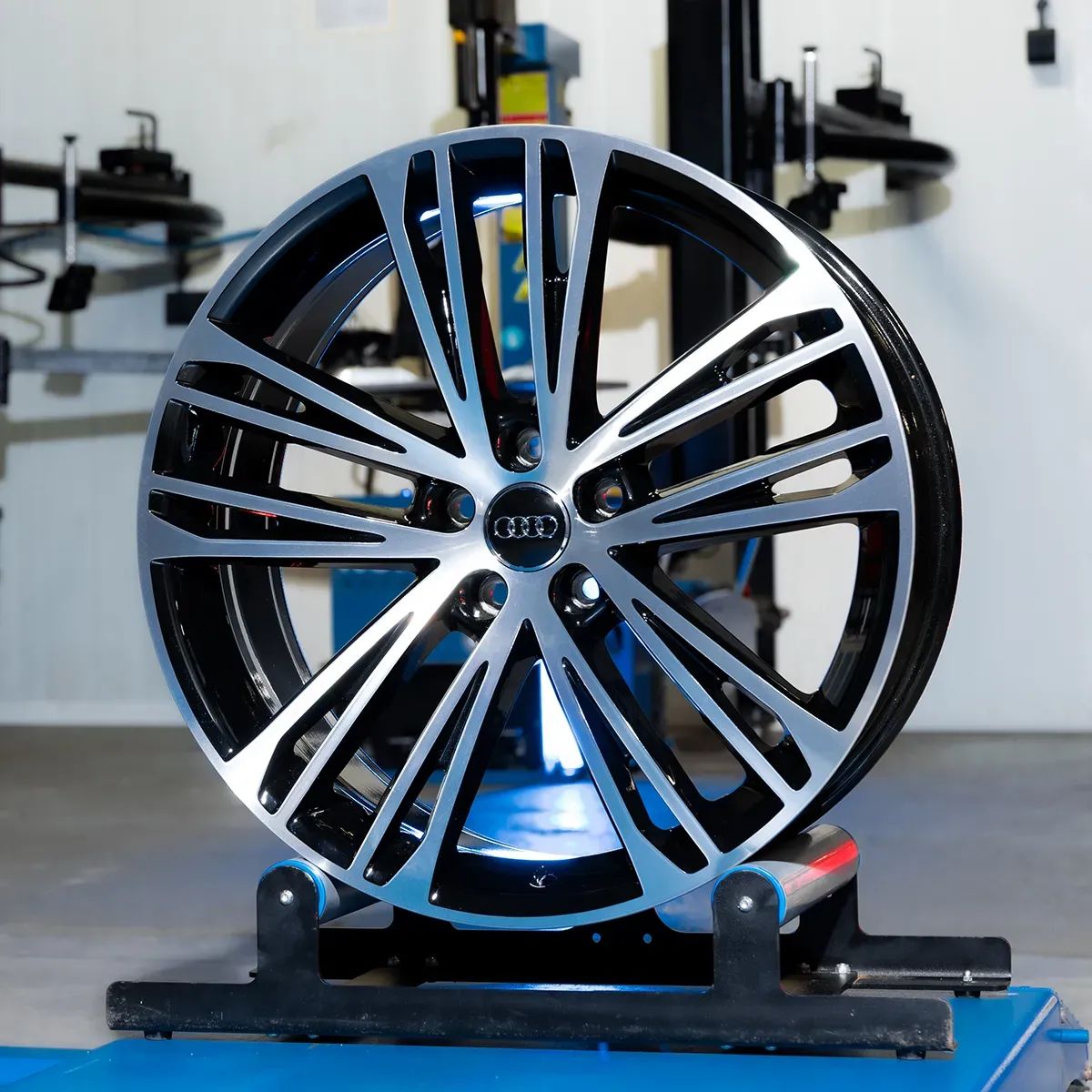 FABRYCZNIE NOWE Oryginalne Felgi Audi 20 A4 A5 A6 A7 A8 Q3 Q5 Q7