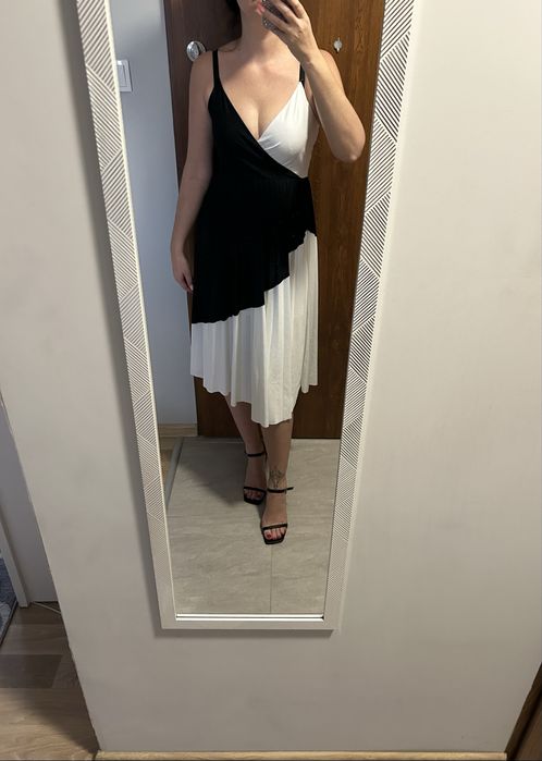 Sukienka biało czarna midi plisowana r. M