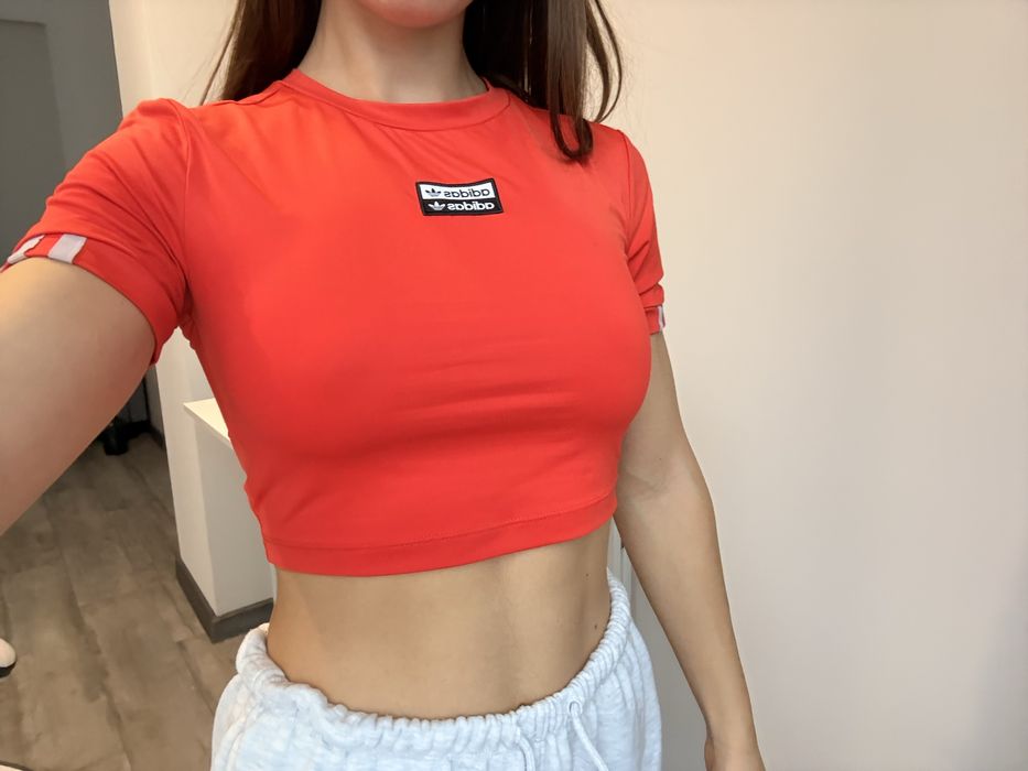 Червона футболка adidas
