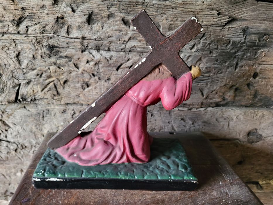Figurka Pan Jezus dźwigający krzyż Droga krzyżowa