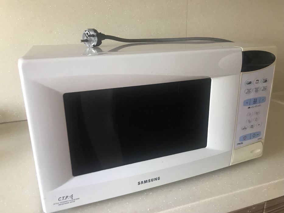 мікрохвильова піч +гриль Samsung
