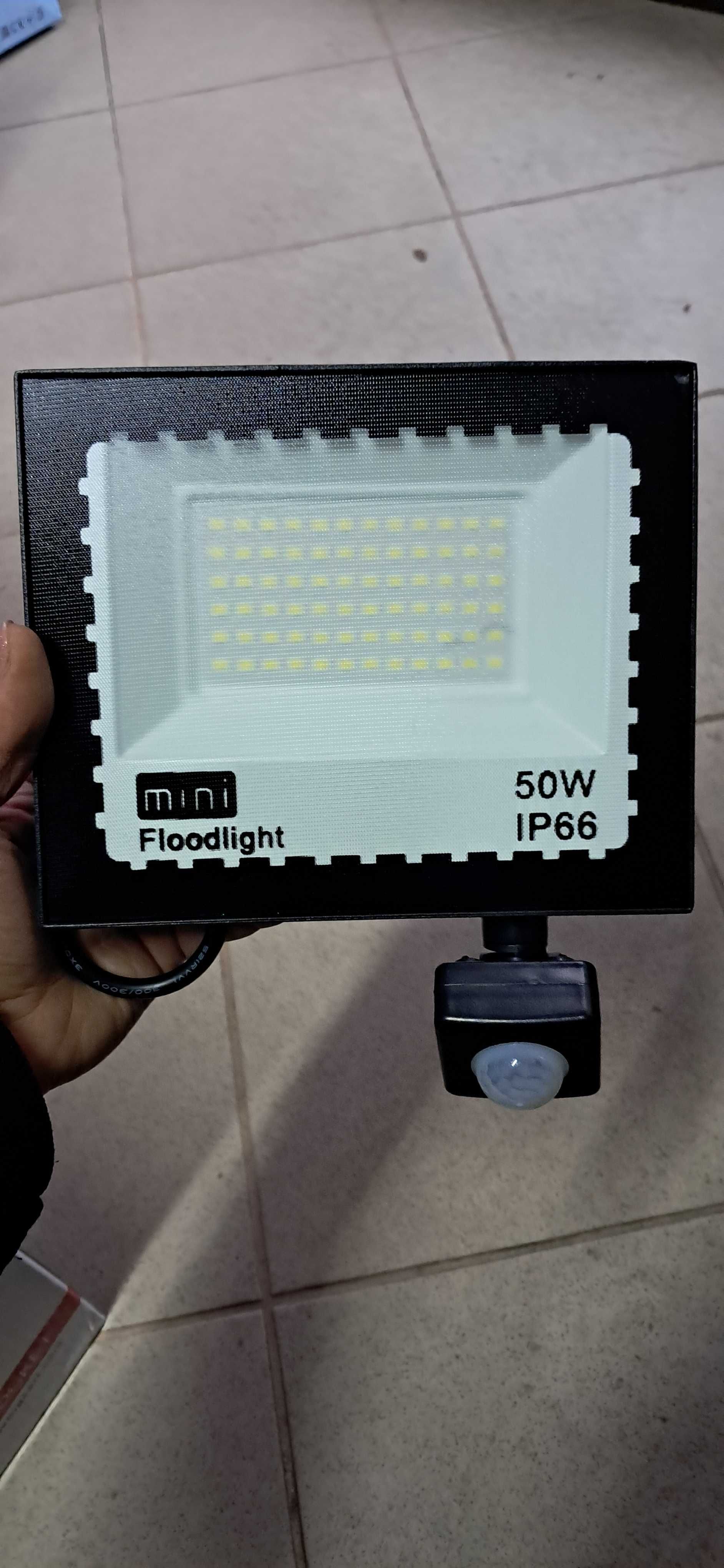 HALOGEN 50W z czujnikiem ruchu lampa naświetlacz