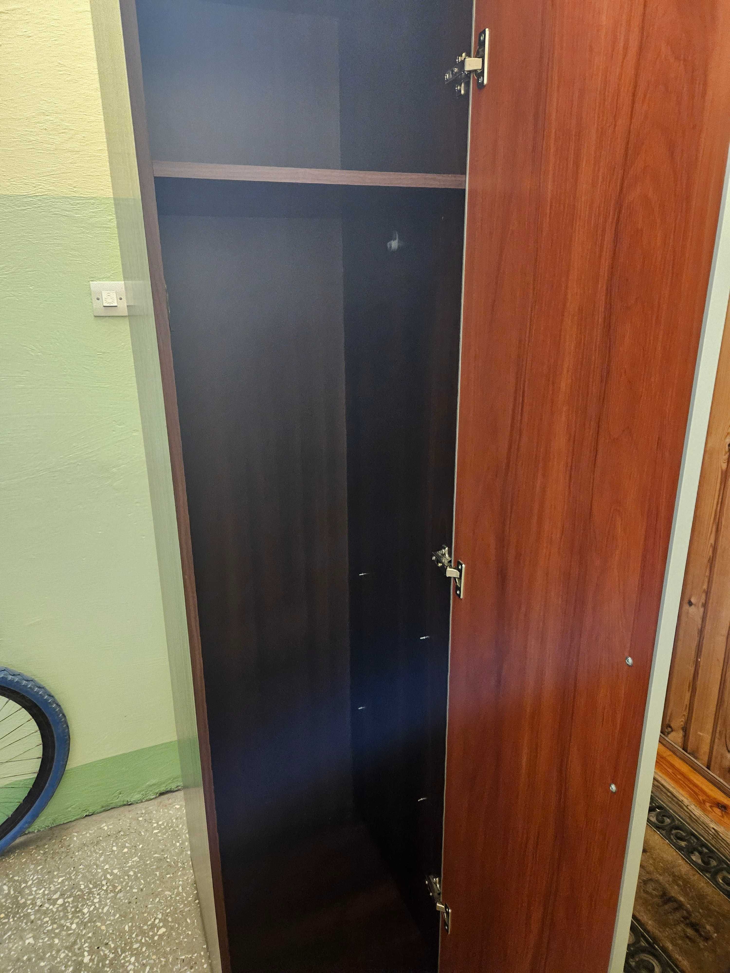 Szafa na wieszki i 2 półki