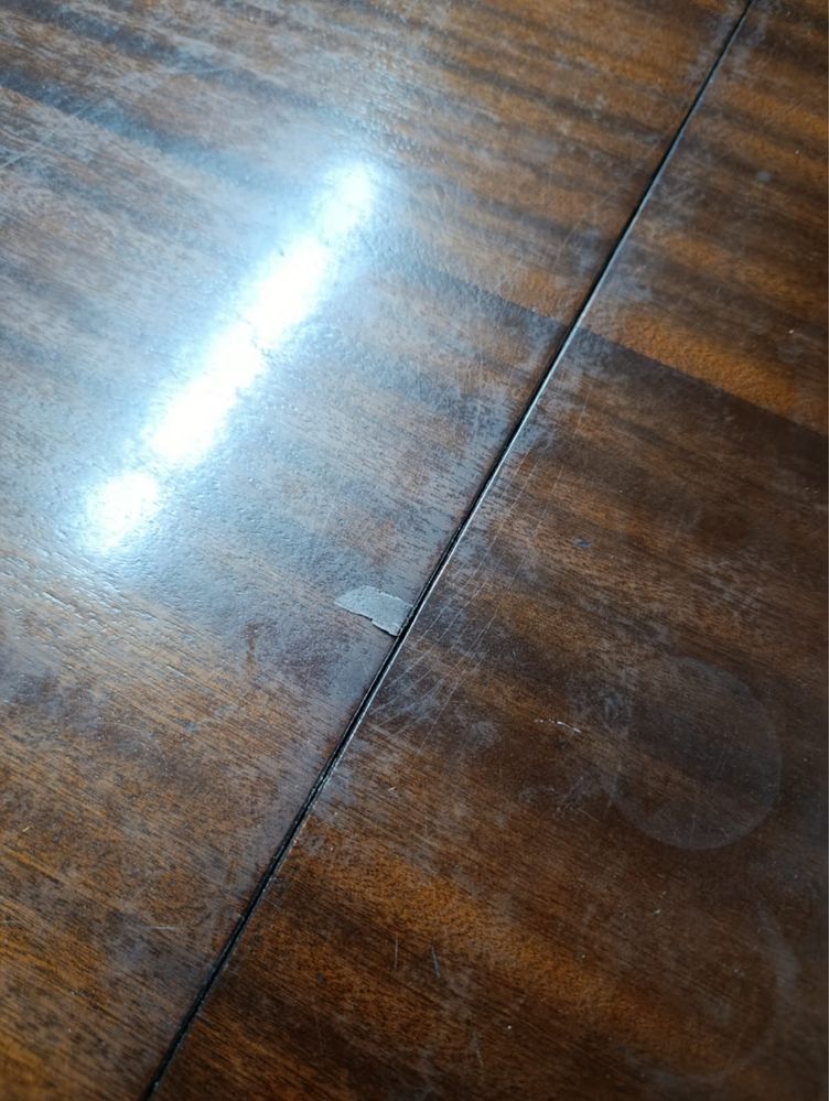 Conjunto de mesa com cadeiras