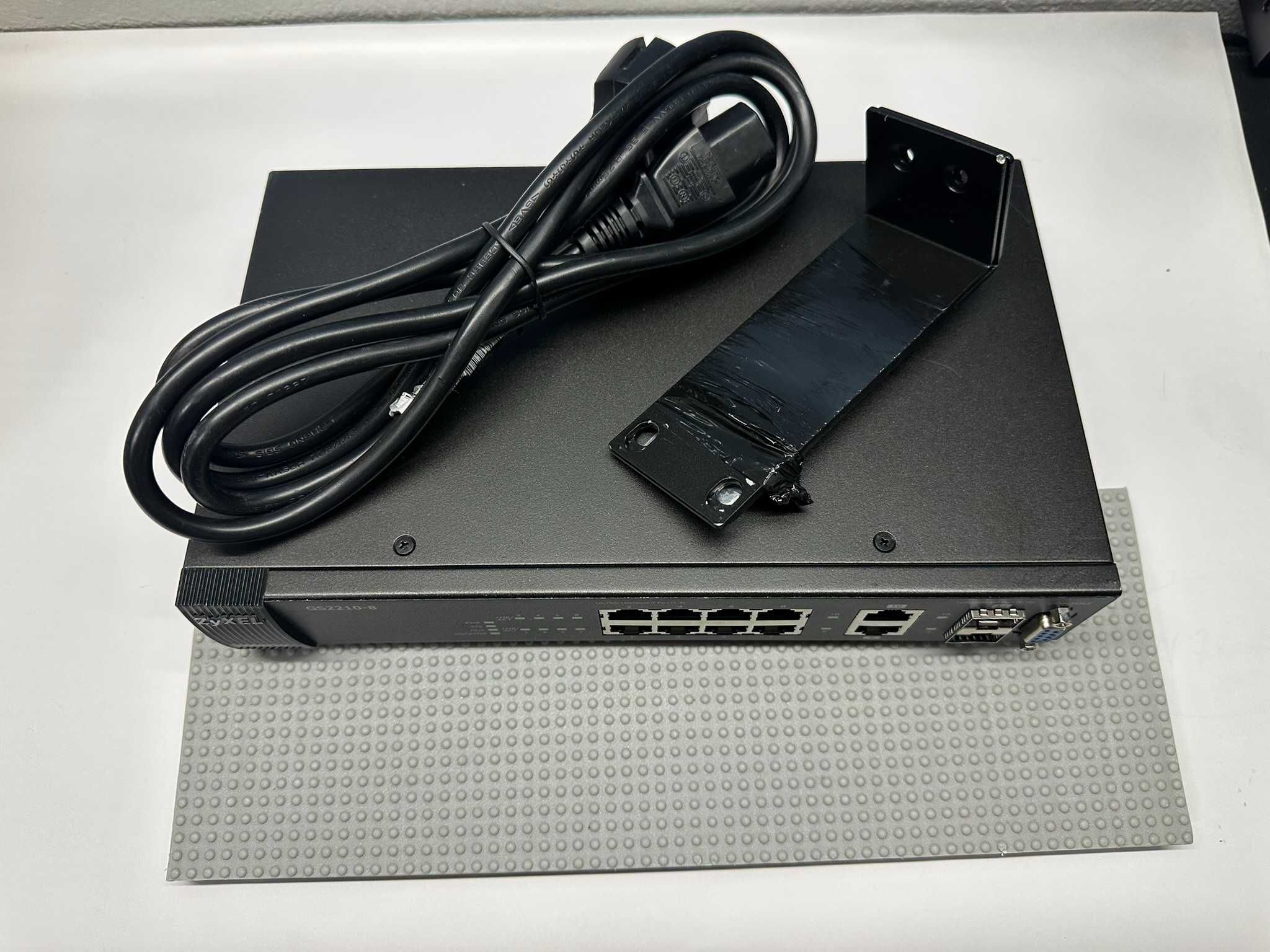 Switch ZyXEL GS2210-8. Zarządzalny (8x1GbE , 2 porty Combo SFP/RJ45)