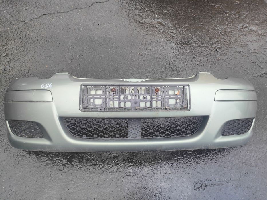 Toyota Yaris 1 zderzak przód 6S4