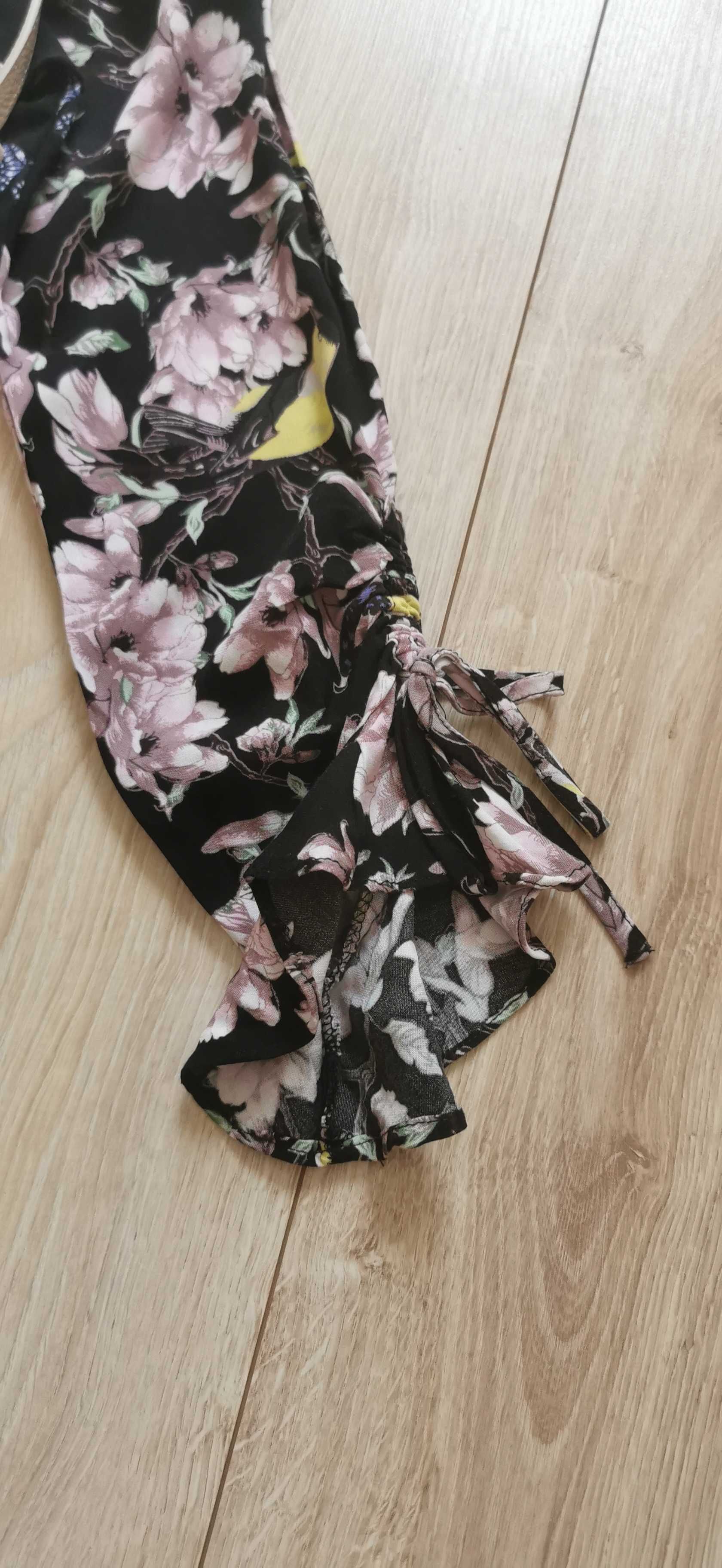 Czarna stylowa sukienka w kwiaty, H&M z ciekawymi rękawami, rozmiar 38