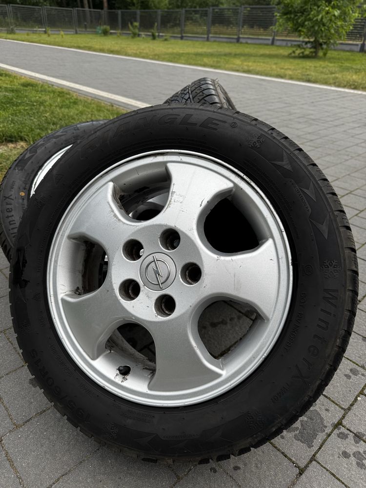 Felgi Opel R15 + opony zimowe Triangle 195/60