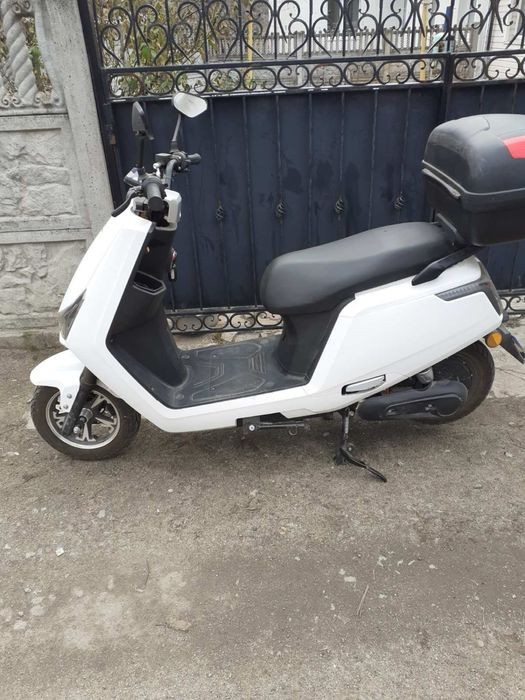 Электроскутер KJG