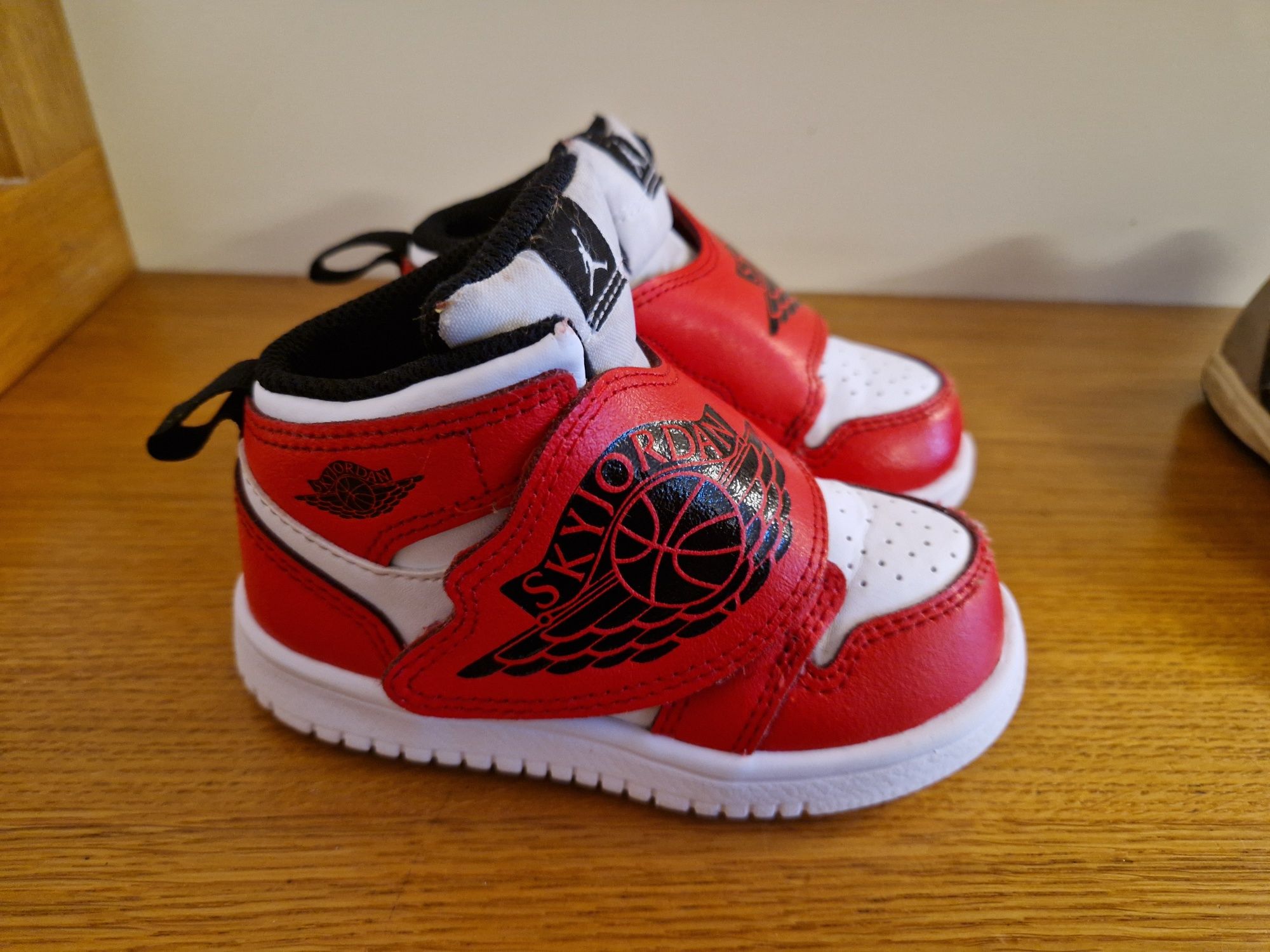 Buty chłopięce 23 jordan geox