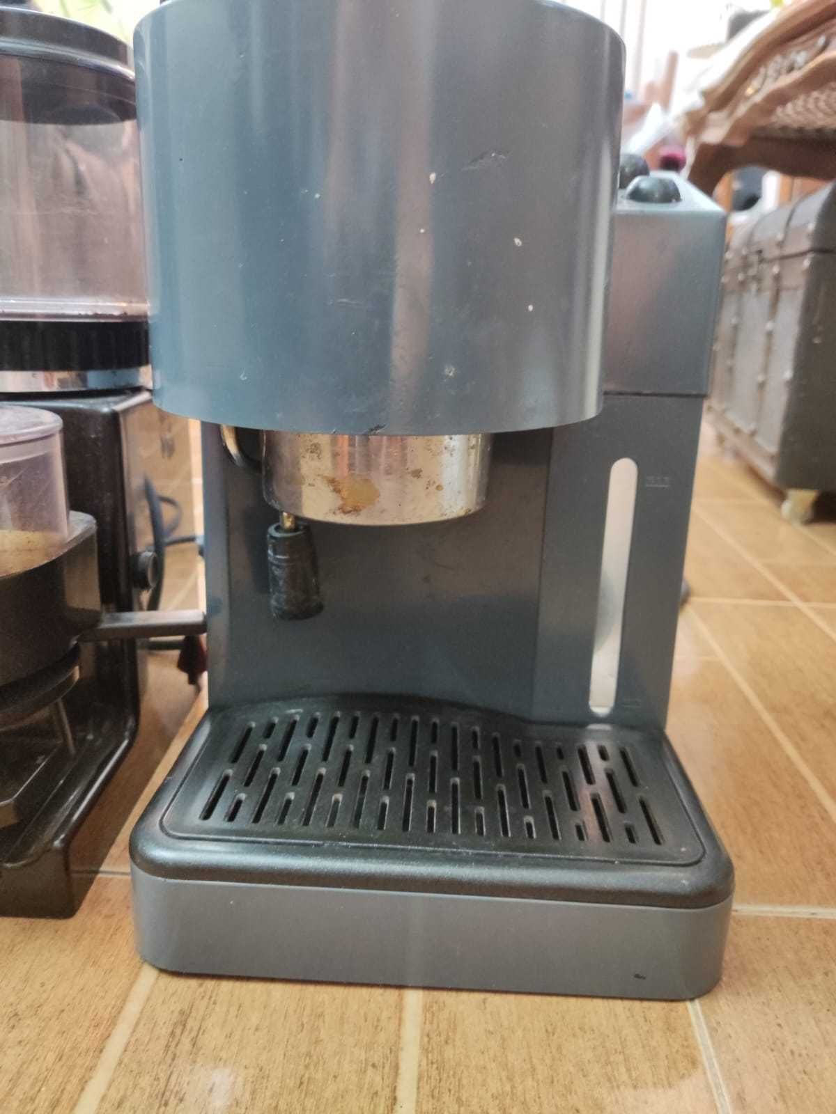 Máquina de Café e moinho BRIEL