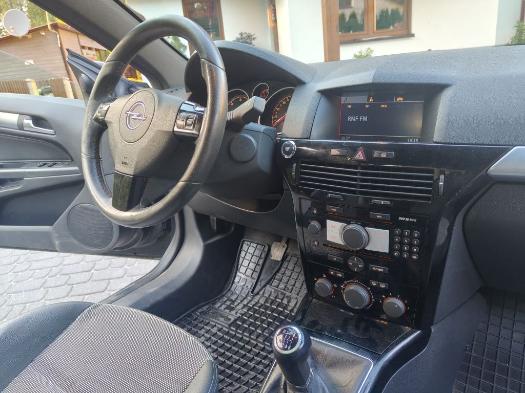 Opel Astra 1.9CDTi 150KM Cosmo Alu Clima Navi DVD Skóry Hard Top
