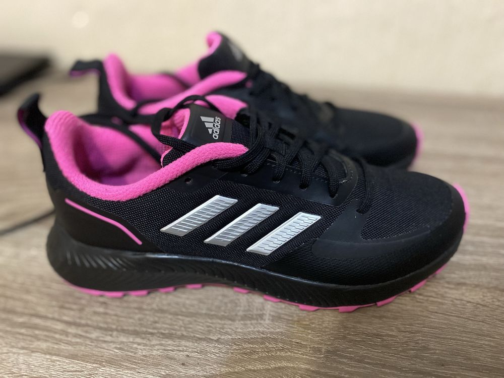 Кросівки жіночі adidas