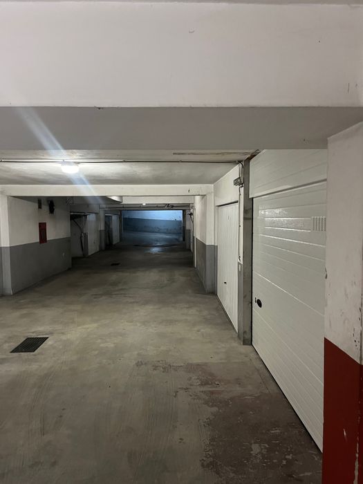 Garagem fechada para arrendar