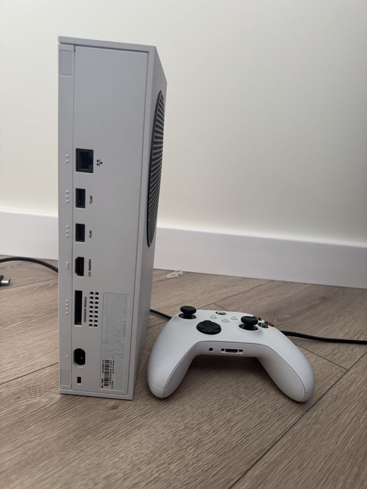 Xbox Series S 512gb + gamepad + зарядна станція